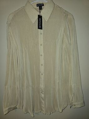 PrettyLittleThing Pleated Button-Down Blouse Sz2
